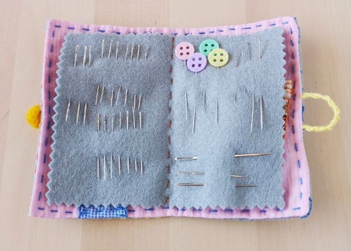 Needle book for storing hand embroidery needles