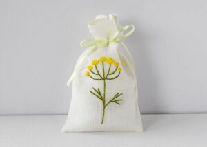 Scented sachet with a floral embroidery