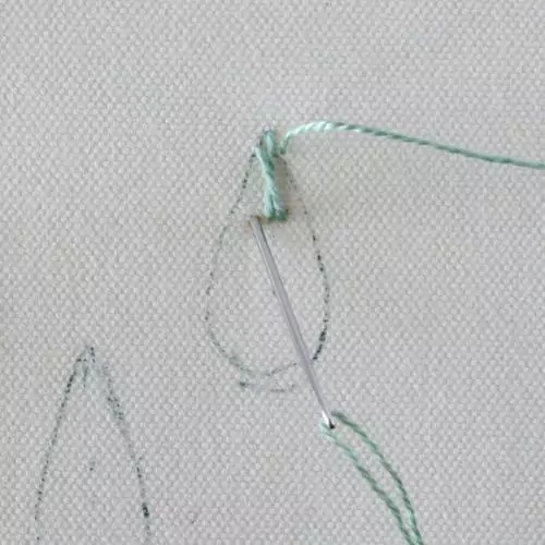 Hand Embroidery Fishbone stitch guide: stitch step3