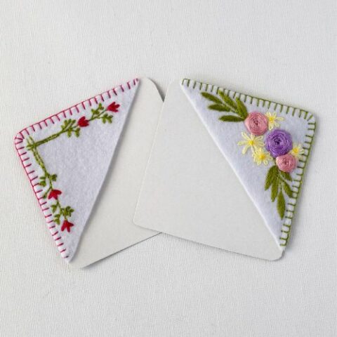 Corner bookmarks with flowers