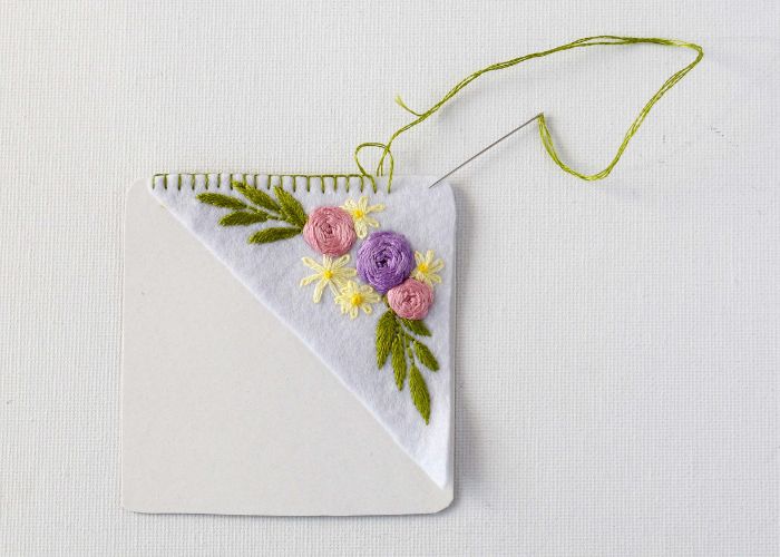 Sewing the corner bookmark with blanket stitch