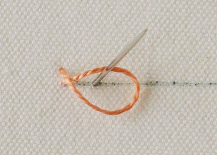 Alternating Twisted Chain stitch embroidery Step1