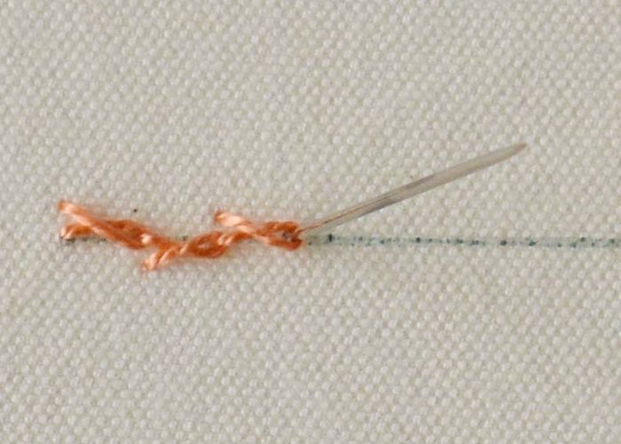 Alternating Twisted Chain stitch embroidery Step3