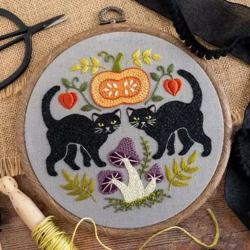 Diseño de bordado de gatos de Halloween de TheHoopInHand en Etsy