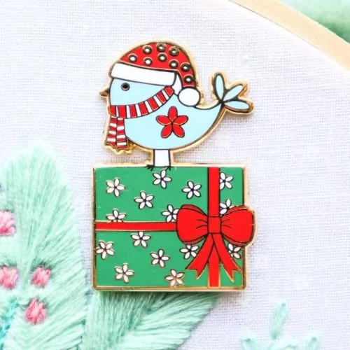 Christmas Birdie Magnetic Needle Minder von FlamingoToes auf Etsy