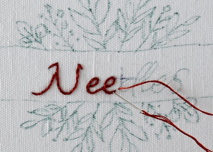 Embroider the lettering with Split Backstitch