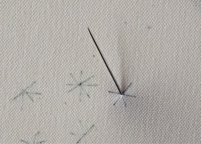 Lazy Daisy Stitch Step1