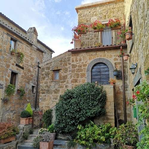 Court yard in Civita di Bagnoregio, Italy