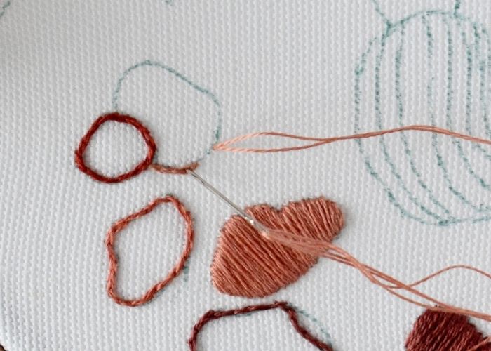 Split Backstitch outline - embroider the pebbles