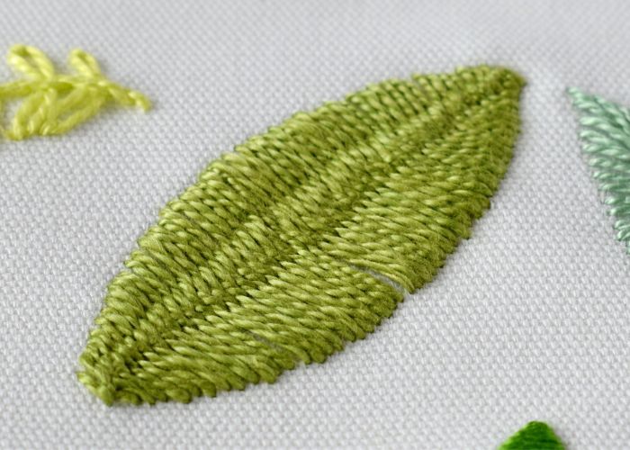 Closed Cretan Stitch leaf