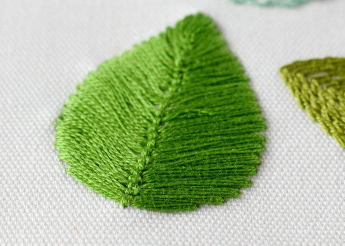 Closed Fly stitch leaf