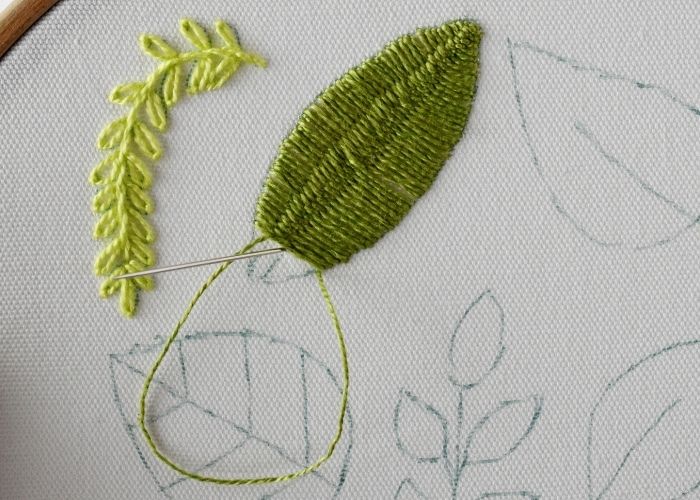 How to embroider leaves - closed Cretan stitch