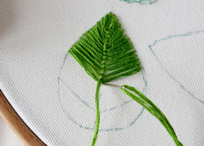 How to embroider leaves - closed Fly stitch