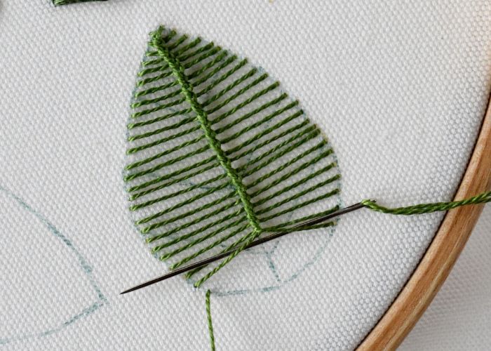 Ways To Embroider Leaves - Vandyke stitch