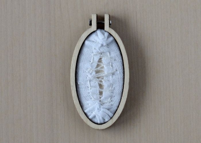 Frame embroidery in the mini hoop
