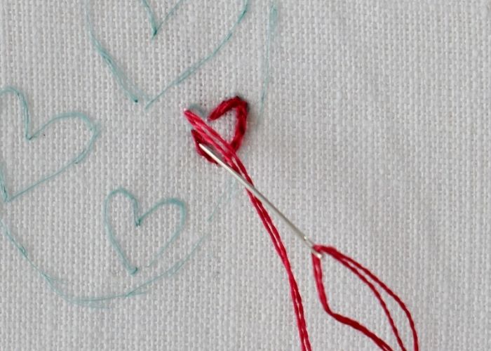 Heart embroidery with satin stitch - split backstitch outline