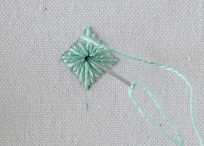 Single Diamond Eyelet Stitch