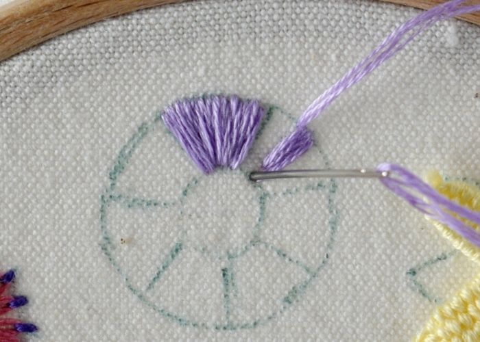 how to embroider flowers with satin stitch