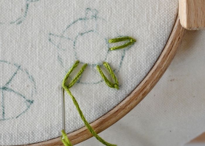 Beginner Flower Embroidery tutorial - leaves with fly stitch