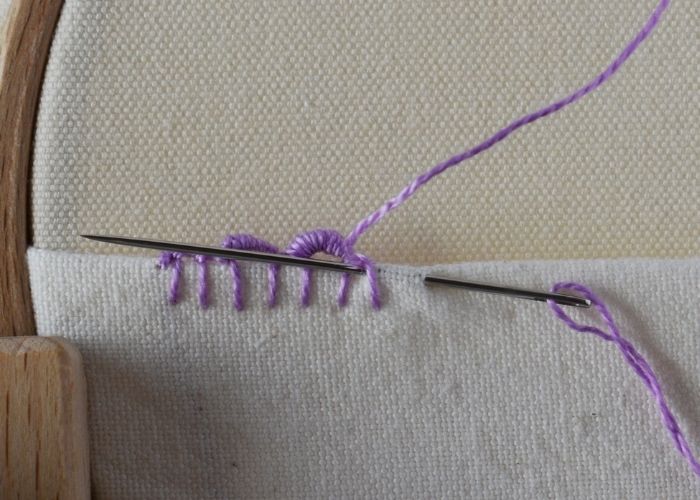 Tutorial per ricamare con l'asola a bolle d'aria passo 2 immagine