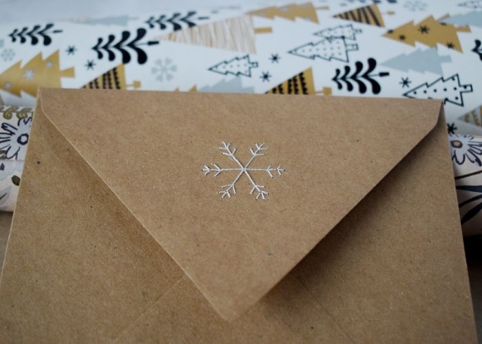 Envelope with a snowflake embroidery image