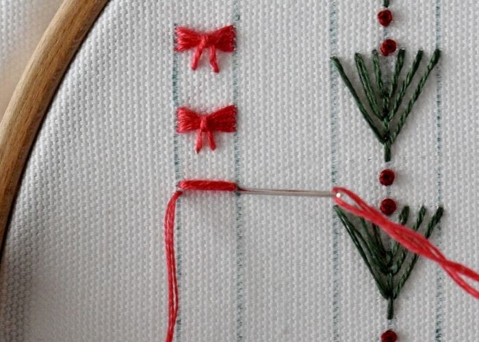 Simple border embroidery design - Bows - embroidery instructions step 1 image