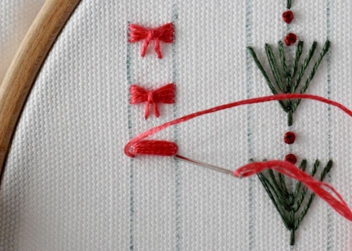 Simple border embroidery design - Bows - embroidery instructions step 2 image