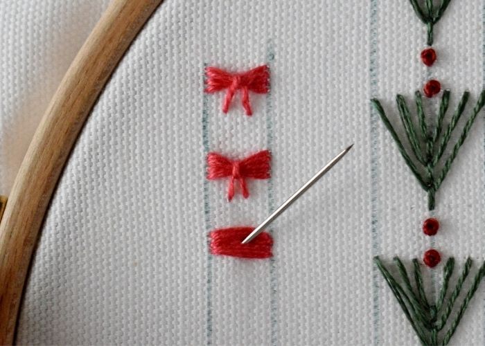 Simple border embroidery design - Bows - embroidery instructions step 3 image