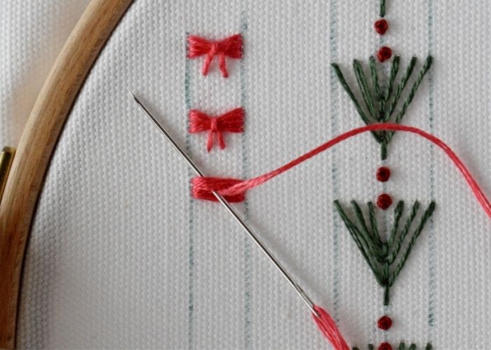 Simple border embroidery design - Bows - embroidery instructions step 4 image