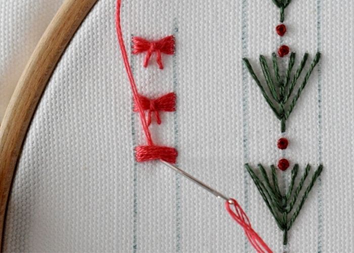Simple border embroidery design - Bows - embroidery instructions step 5 image
