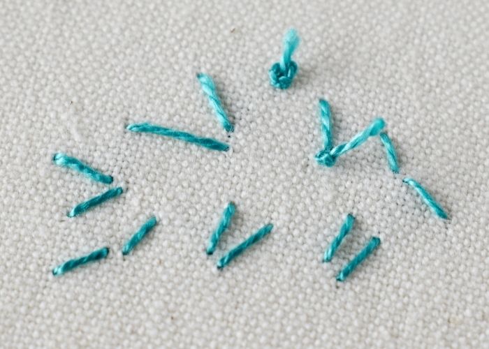 Immagine del rovescio del sampler di ricamo a mano Danish Knot