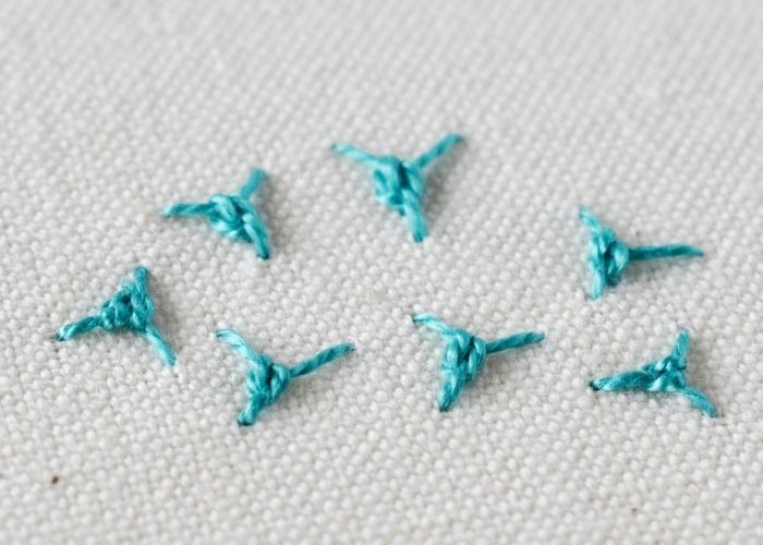 Immagine del ricamo a mano Danish Knot con filo di cotone perlato