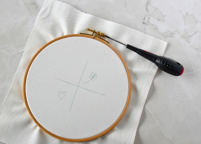 Metti il tessuto nel telaio - passo 5 - immagine