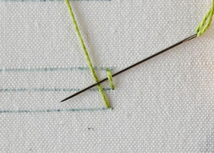 Point de boucle noué tutoriel de broderie à la main étape4 image