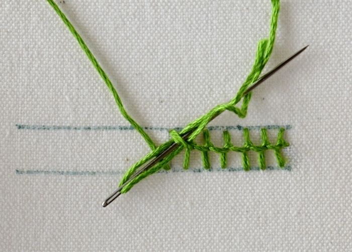 Point de boucle noué tutoriel de broderie à la main étape8 image