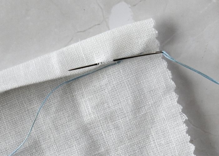 Tutorial per cucire l'orlo a mano con il punto Slip Stitch, passo 6 immagine
