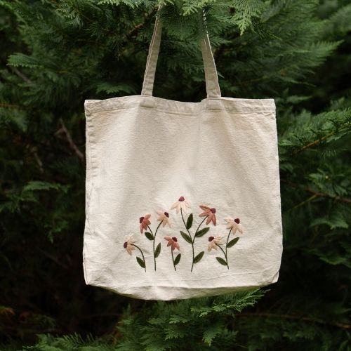 Ricamo a mano di una borsa Tote floreale su Etsy image