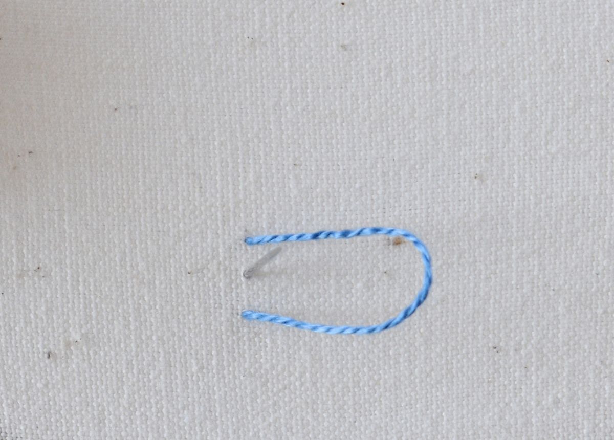 Portuguese Stem Stitch hand embroidery tutorial step 2 image