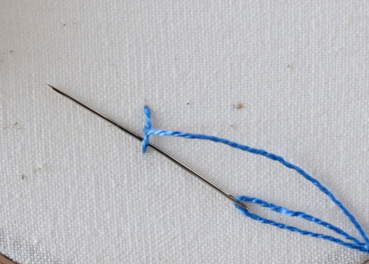 Portuguese Stem Stitch hand embroidery tutorial step 3 image