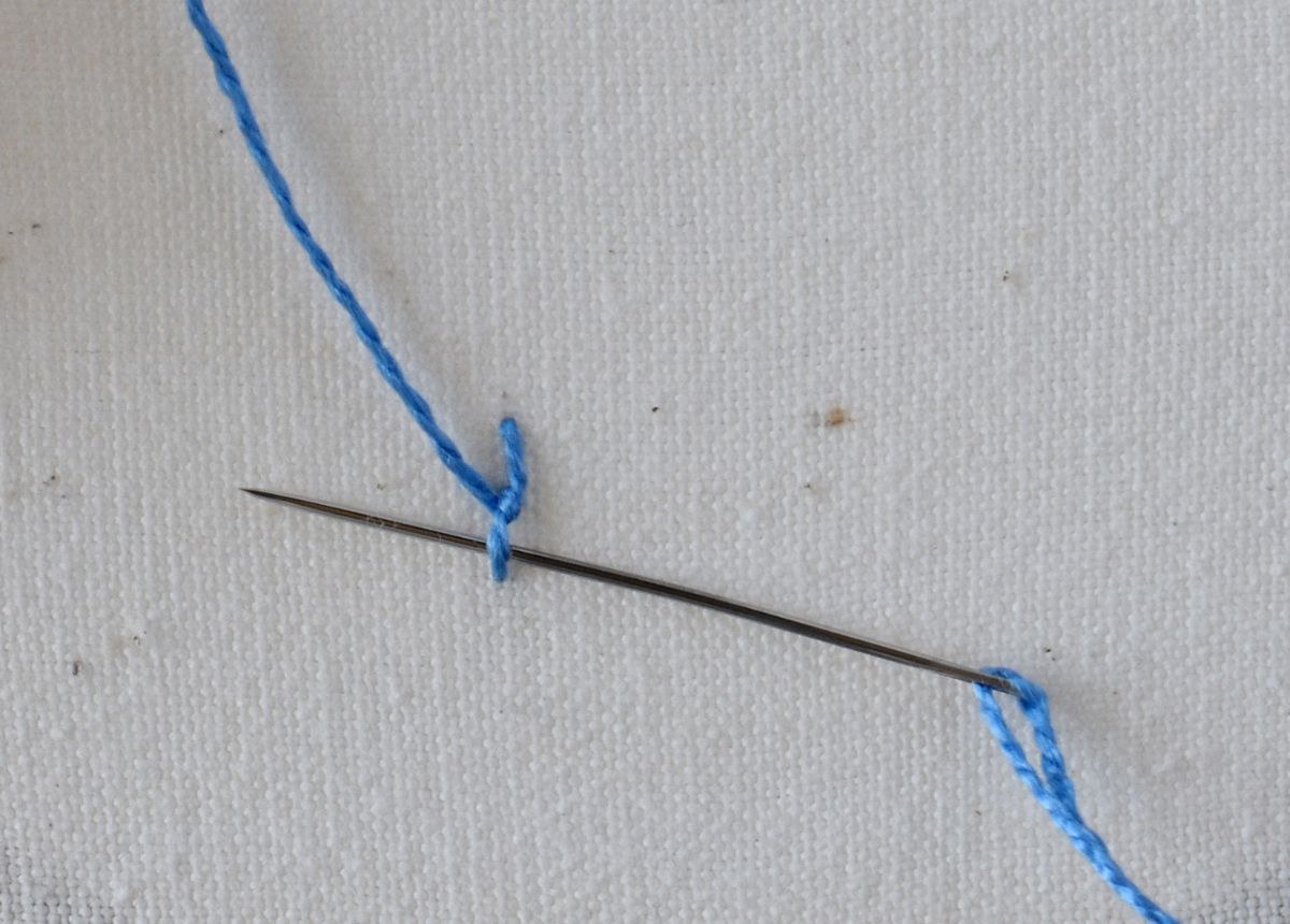 Portuguese Stem Stitch hand embroidery tutorial step 4 image