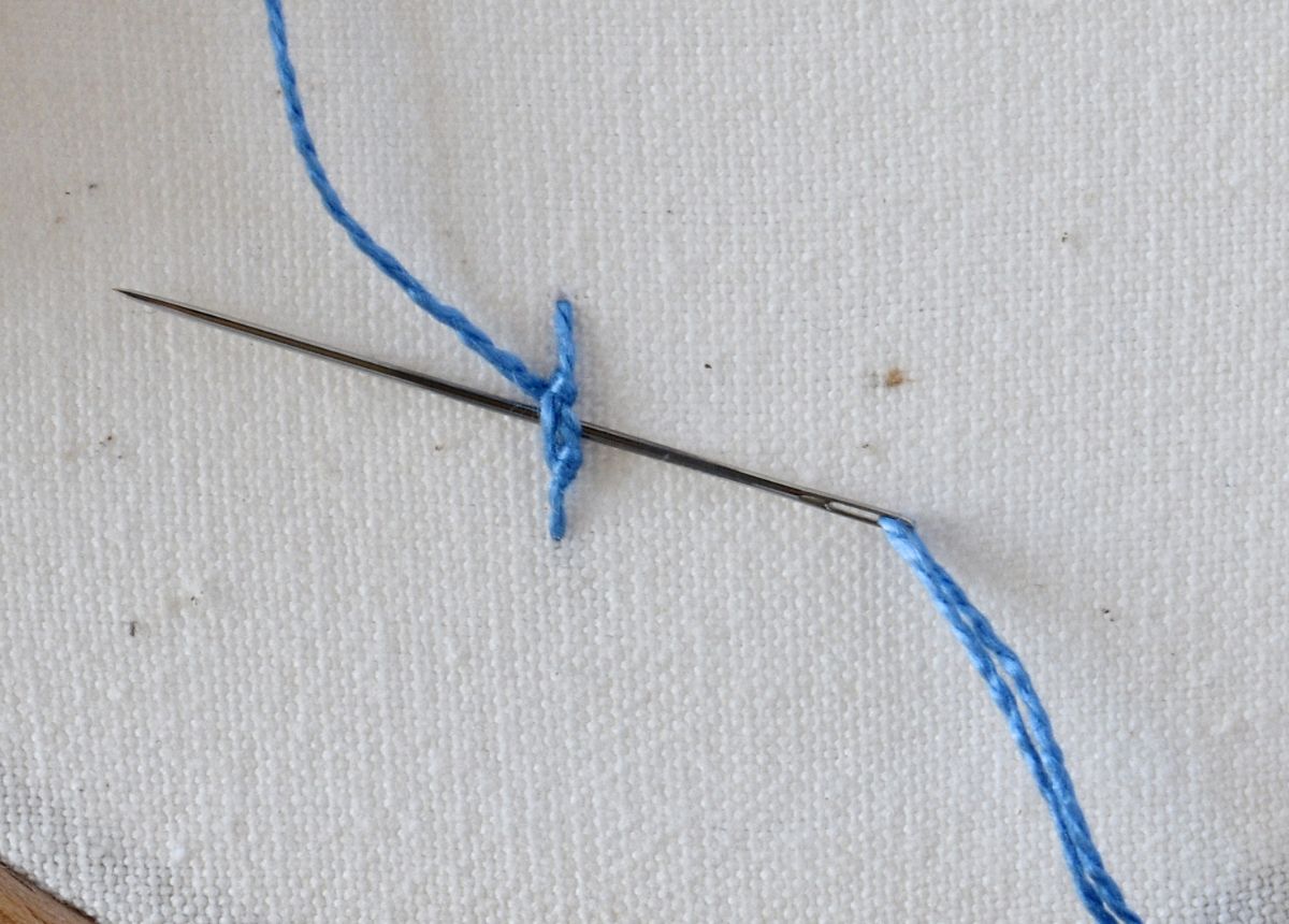 Portuguese Stem Stitch hand embroidery tutorial step 8 image