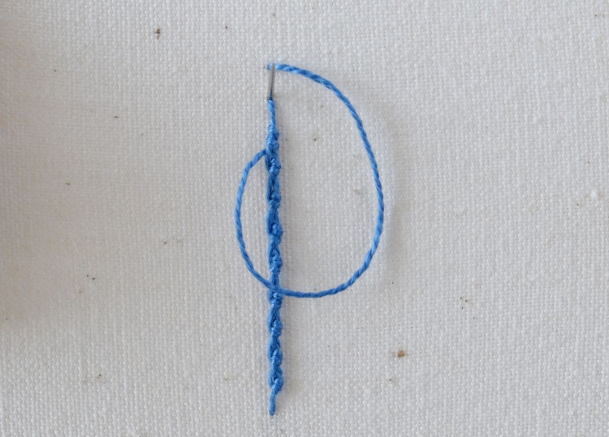 Portuguese Stem Stitch hand embroidery tutorial step 9 image