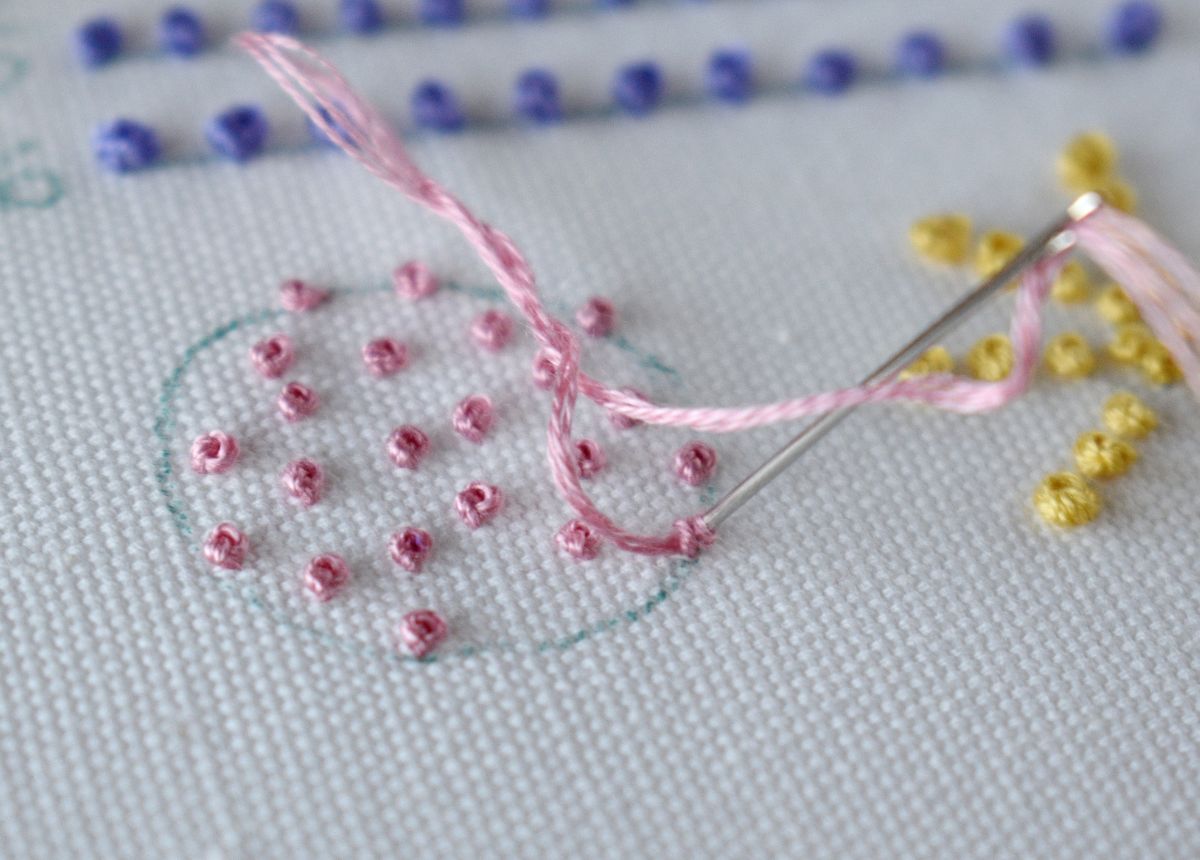Multicolored filling with French Knots step 1 image
